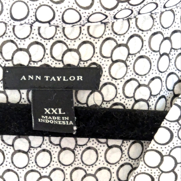 Ann Taylor Black and White Patterned Blouse Size XXL - Picture 5 of 5